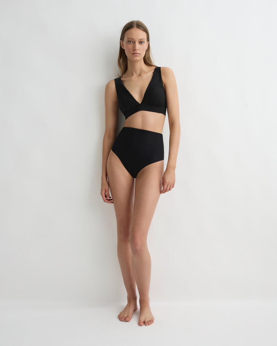 Lya Bikini Top Black – Plunge V Neckline | Bondi Born