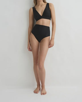 031 Lya Bikini Top - Black.mp4