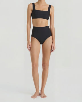 Tatiana Bikini_turnVideo.mp4