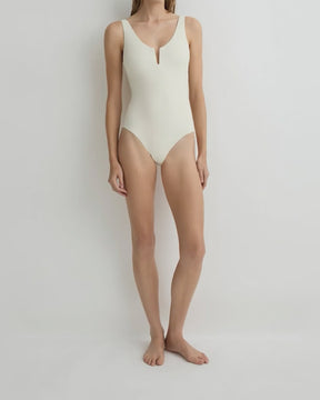 027 Verity One Piece - Pearl.mp4